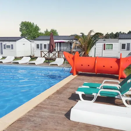 別荘 Charming House In With Shared Pool *