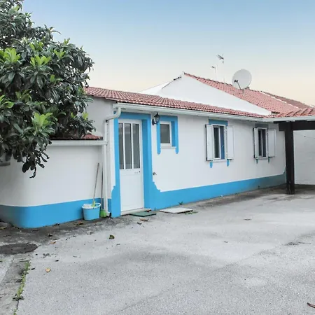 別荘 Charming House In With Shared Pool *