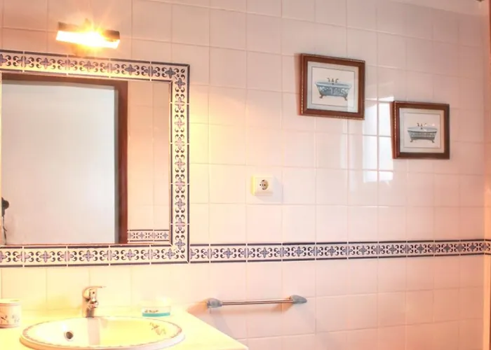 別荘 Charming House In With Shared Pool