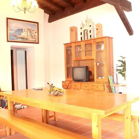 Charming House In With Shared Pool Ferienhaus