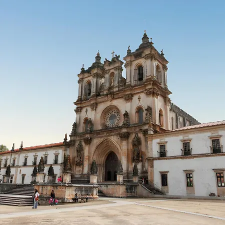 Charming House In With Shared Pool Ferienhaus