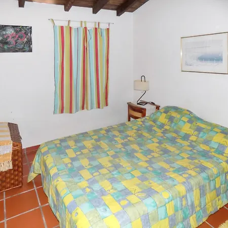 Charming House In With Shared Pool Ferienhaus *