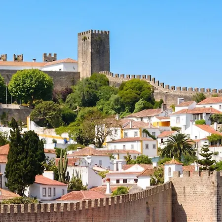 Charming House In With Shared Pool Ferienhaus *